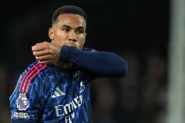 18 Ekim 2025 'te Londra Craven Cottage' da oynanan Premier League maçında Arsenal 'li Gabriel, Arsenal maçında Fulham' a karşı. 