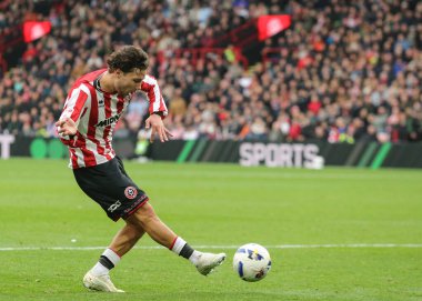 Sheffield United takımından Callum O 'Hare, 18 Ekim 2025' te Sheffield Lane 'de Sheffield United ile Watford arasındaki Gökyüzü İddia Şampiyonası maçında pas attı. 