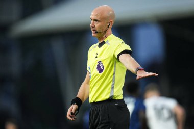 Premier Lig maçında hakem Anthony Taylor 18 Ekim 2025 'te Craven Cottage, Londra' da Fulham Arsenal 'e karşı. 