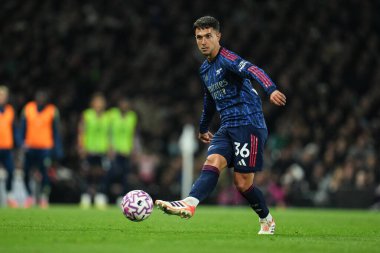 Arsenal 'den Martin Zubimendi 18 Ekim 2025' te Craven Cottage, Londra 'da oynanan Premier League maçında ileri pas attı. 