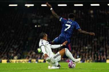 18 Ekim 2025 'te Craven Cottage, Londra' da oynanan Premier League maçında Arsenal 'den Bukayo Saka ve Fulham' dan Kevin 'in oynadığı penaltı kazası. 