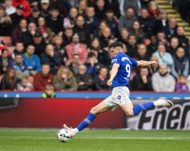 Watford 'dan Luca Kjerrumgaard, 18 Ekim 2025' te İngiltere 'nin Bramall Lane kentinde oynanan Sheffield United - Watford maçında kalede şut çekti. 