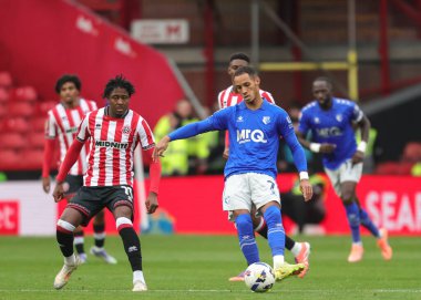 Watford 'dan Thomas Ince, 18 Ekim 2025' te Sheffield United 'a karşı Bramall Lane, Sheffield, İngiltere' de oynanan Gökyüzü İddia Şampiyonası maçında pas attı. 