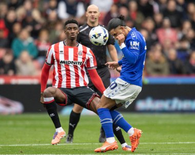 Watford 'dan Imran Louza, 18 Ekim 2025' te İngiltere 'de Sheffield Lane, Sheffield Lane' de Sheffield United ile Watford arasındaki Gökyüzü İddia Şampiyonası maçında topa kafa attı. 