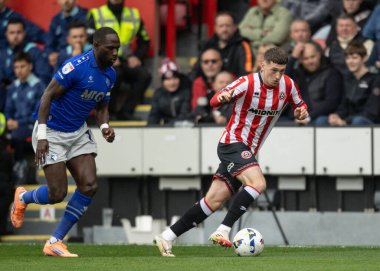 Sheffield United takımından Louie Barry 18 Ekim 2025 'te Bramall Lane, Sheffield, İngiltere' de oynanan Sheffield United - Watford maçında topu aldı. 