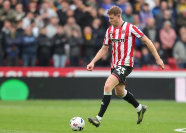 Sheffield United takımından Mark McGuinness 18 Ekim 2025 'te Sheffield Lane, Sheffield Lane' de Sheffield United 'a karşı oynadığı Sky Bet Şampiyonası maçında pas attı. 