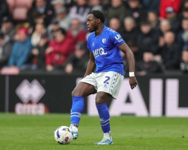 Watford 'dan Jeremy Ngakia 18 Ekim 2025' te Sheffield United 'a karşı Bramall Lane, Sheffield, İngiltere' de oynanan maçta topa vuruyor.  