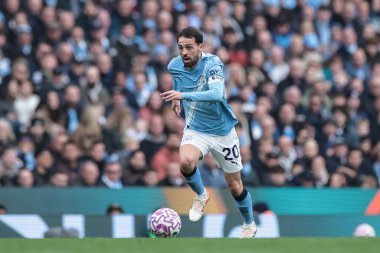 Manchester City 'den Bernardo Silva, 18 Ekim 2025 tarihinde Etihad Stadyumu' nda oynanan Premier League maçında topu aldı. 