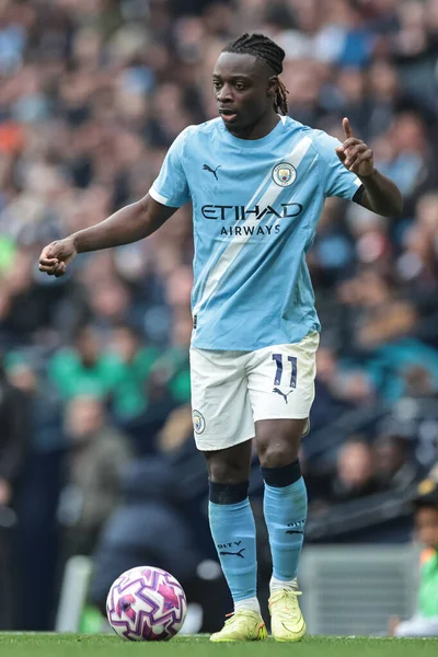 Manchester City 'den Jeremy Doku Premier League maçında takım talimatlarını veriyor Manchester City, Manchester Stadyumu' nda Everton 'a karşı, 18 Ekim 2025 