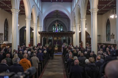 Cenaze töreni, Harold Dennis Dickie Bird 'ün 19 Ekim 2025' te Barnsley, İngiltere 'deki St. Mary Kilisesi' nde düzenlenecek. 