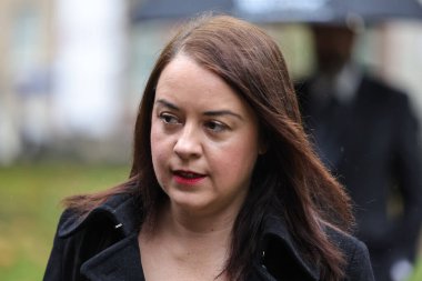 Barnsley milletvekili Stephanie Peacock Harold Dennis Dickie Bird 'ün 19 Ekim 2025' te St Mary 's Kilisesi' nde düzenlenen cenaze töreninde 