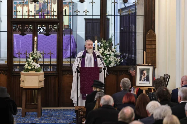 Cenaze töreni, Harold Dennis Dickie Bird 'ün 19 Ekim 2025' te Barnsley, İngiltere 'deki St. Mary Kilisesi' nde düzenlenecek. 