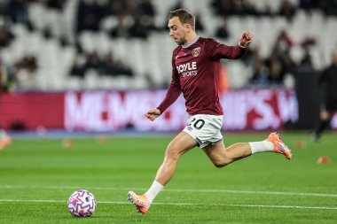West Ham United takımından Jarrod Bowen, Premier League maçında maç öncesi ısınma oturumunda West Ham United 'a karşı Brentford, Londra Stadyumu, İngiltere, 20 Ekim 2025 