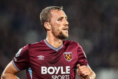 West Ham United 'dan Tomas Soucek' in, 20 Ekim 2025 'te Londra Stadyumu' nda oynanan Premier League maçı sırasında gözlerinde vazelin var. 