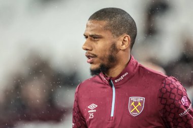 West Ham United 'dan Jean-Clair Todibo Premier Lig karşılaşmasında maç öncesi ısınma oturumunda West Ham United, Brentford' a karşı Londra Stadyumu, Londra, İngiltere, 20 Ekim 2025 