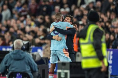 Brentford 'dan Igor Thiago, 20 Ekim 2025' te Londra 'daki Londra Stadyumu' nda oynanan Premier League maçında Brentford 'un Keith Andrews teknik direktörü West Ham United ile yaptığı maçı 0-1 kazanma hedefini kutluyor.  