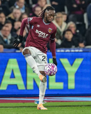 West Ham United 'dan Aaron Wan-Bissaka Premier League maçında West Ham United, Brentford' a karşı Londra Stadyumu, İngiltere, 20 Ekim 2025  