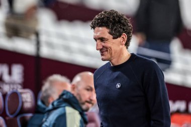 Brentford 'un Keith Andrews teknik direktörü, Premier League maçı sırasında West Ham United' a karşı Brentford 'a 20 Ekim 2025' te Londra Stadyumu 'nda ulaştı. 