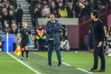 West Ham United 'ın Premier League maçında Nuno Espirito Santo teknik direktörü West Ham United, Brentford' a karşı Londra Stadyumu, İngiltere, 20 Ekim 2025 