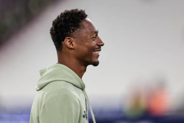 Brentford 'dan Ethan Pinnock, Premier League maçı sırasında Londra Stadyumu' nda West Ham United ve Brentford maçına geldi.  