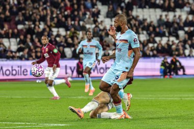 Brentford 'dan Igor Thiago topu kalenin arkasına atıyor. Ancak Premier Lig maçında West Ham United, Brentford' a karşı Londra Stadyumu, Londra, İngiltere, 20 Ekim 2025 'de oynanan karşılaşmada ofsayt için eleniyor.  