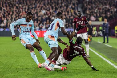 West Ham United takımından Crysencio Summerville, 20 Ekim 2025 'te Londra Stadyumu' nda oynanan Premier League maçı sırasında Brentford 'lu Michael Kayode' nin faul yapmasını sağladı. 