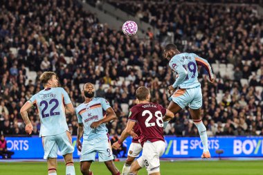 Brentford 'dan Dango Ouattara 20 Ekim 2025' te Londra 'daki Londra Stadyumu' nda oynanan Premier League maçında köşesine çekildi. 