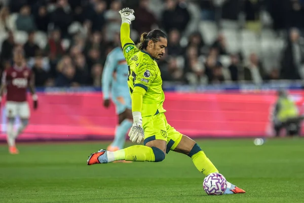 West Ham United kalecisi Alphonse Areola Premier League maçı sırasında Londra Stadyumu 'nda West Ham United Brentford' a karşı, 20 Ekim 2025 