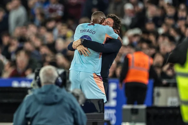 Brentford 'dan Igor Thiago, 20 Ekim 2025' te Londra 'daki Londra Stadyumu' nda oynanan Premier League maçında Brentford 'un Keith Andrews teknik direktörü West Ham United ile yaptığı maçı 0-1 kazanma hedefini kutluyor. 