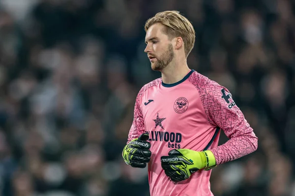 Brentford kalecisi Caoimhin Kelleher Premier Lig maçında West Ham United, Brentford 'a karşı Londra Stadyumu, İngiltere, 20 Ekim 2025  