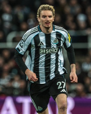 Newcastle United takımından Nick Woltemade, UEFA Şampiyonlar Ligi maçında 8 Newcastle United ile Benfica maçında 21 Ekim 2025 'te St. James' s Park, Newcastle 'da karşı karşıya geldi. 