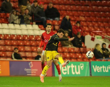 Manchester United takımından James Scanlon, 21 Ekim 2025 'te Oakwell, Barnsley' de Manchester United U21 'e karşı oynanan The Vertu Trophy Group D maçında pas attı. 