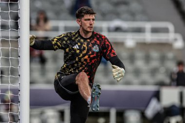 Newcastle kalecisi Nick Pope UEFA Şampiyonlar Ligi Maç Maçı 'nda maç öncesi ısınma oturumunda 8 Newcastle United' ın Benfica 'ya karşı St. James' s Park, Newcastle, İngiltere, 21 Ekim 2025 