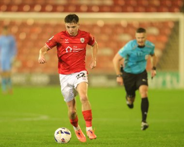 Barnsley 'den Patrick Kelly, 21 Ekim 2025' te İngiltere 'nin Oakwell kentinde oynanan The Vertu Trophy Group D maçında Manchester United U21' e karşı oynuyor. 