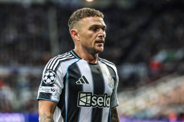 Newcastle United takımının Kieran Trippier 'ı UEFA Şampiyonlar Ligi maçında 8 Newcastle United ile Benfica maçında St. James' s Park, Newcastle, İngiltere, 21 Ekim 2025 