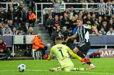 Newcastle United takımından Harvey Barnes, UEFA Şampiyonlar Ligi Maçı 'nda 2-0 önde. 8 Newcastle United' ın 3 'üncü maçında St.James' s Park, Newcastle, İngiltere, 21 Ekim 2025 'de Benfica' ya karşı. 