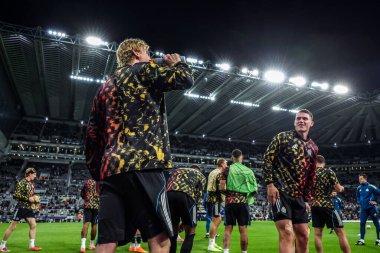 Newcastle United 'dan Nick Woltemade ve Newcastle United' dan Sven Botman maç öncesi ısınma oturumunda UEFA Şampiyonlar Ligi 'nde 8 Newcastle United - Benfica maçında St. James' s Park, Newcastle, İngiltere, 21 Ekim 2025 