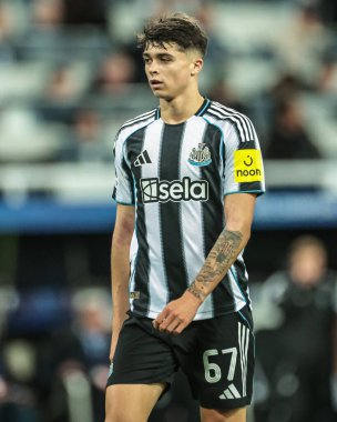 Newcastle United takımından Lewis Miley, UEFA Şampiyonlar Ligi maçında 8 Newcastle United, Benfica 'ya karşı St. James' s Park, Newcastle, 21 Ekim 2025 