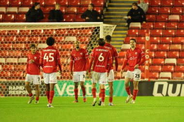 Barnsley 'den Neil Farrugia, İngiltere' nin Oakwell kentinde 21 Ekim 2025 'te oynanan Vertu Kupası D Grubu maçında 4-2' lik galibiyetini kutluyor. 