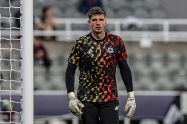 Newcastle kalecisi Nick Pope UEFA Şampiyonlar Ligi Maç Maçı 'nda maç öncesi ısınma oturumunda 8 Newcastle United' ın Benfica 'ya karşı St. James' s Park, Newcastle, İngiltere, 21 Ekim 2025 