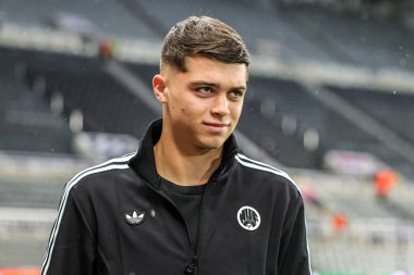 Newcastle United takımından Lewis Miley, UEFA Şampiyonlar Ligi maçında 8 Newcastle United ile Benfica maçında 21 Ekim 2025 'te St. James' s Park, Newcastle 'a geldi. 