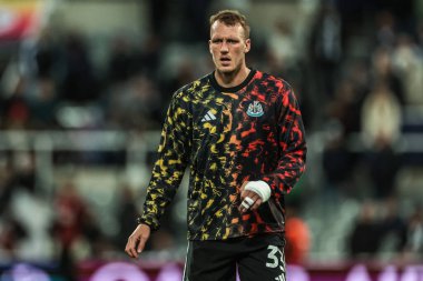 Newcastle United 'dan Dan Burn, maç öncesi ısınma oturumunda UEFA Şampiyonlar Ligi Maç Maçı' nda 8 Newcastle United 'ın Benfica' ya karşı St. James 's Park, Newcastle, İngiltere, 21 Ekim 2025 