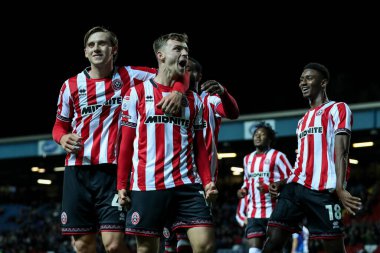 Sheffield United takımından Harrison Burrows 21 Ekim 2025 'te Blackburn, İngiltere' de oynanan Blackburn Park-Sheffield United maçında Blackburn Rovers-Sheffield United maçında 1-2 'lik galibiyetini kutluyor. 