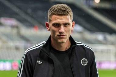 Newcastle United takımından Sven Botman, UEFA Şampiyonlar Ligi Maçı 'nda 8 Newcastle United ile Benfica maçında 21 Ekim 2025' te St. James 's Park, Newcastle' a geldi. 