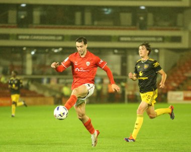 Barnsley 'den Neil Farrugia, Birleşik Krallık Oakwell' de Manchester United U21 'e karşı oynanan The Vertu Trophy Group D maçında 21 Ekim 2025' te 