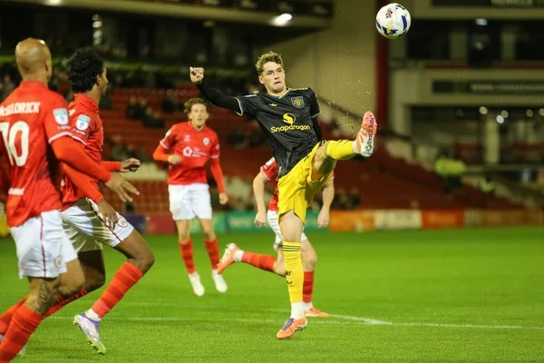 Manchester United takımından Tyler Fletcher 21 Ekim 2025 'te Oakwell, Barnsley' de Manchester United U21 'e karşı oynanan The Vertu Trophy Group D maçında 