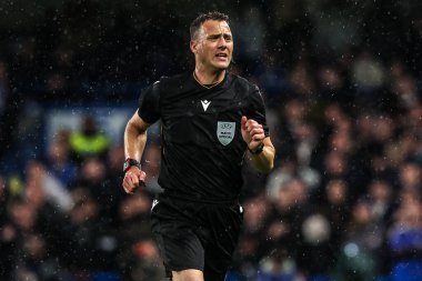 Hakem Felix Zwayer UEFA Şampiyonlar Ligi Maçı 'nda 8 maçın 3' ünde Chelsea, Ajax 'a karşı Stamford Köprüsü, Londra, Birleşik Krallık, 22 Ekim 2025 