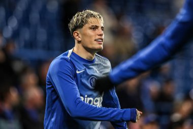 Chelsea 'den Alejandro Garnacho, UEFA Şampiyonlar Ligi Maç Maçı' nda ısınma turunda 8 Chelsea 'den Ajax' a karşı Stamford Bridge, Londra, İngiltere, 22 Ekim 2025 