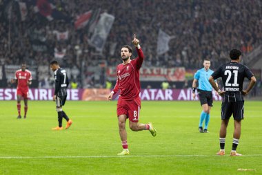 Liverpool 'dan Dominik Szoboszlai, UEFA Şampiyonlar Ligi Maçı' nda 1-5 önde gidiyor. 8 Eintracht Frankfurt 'un Liverpool' a karşı oynadığı maçta 22 Ekim 2025 Deutsche Bank Park, Frankfurt, Almanya 