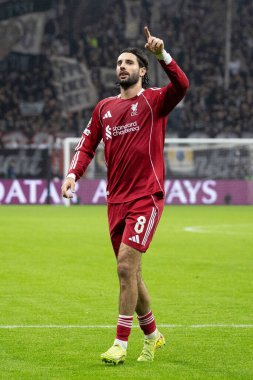 Liverpool 'dan Dominik Szoboszlai, UEFA Şampiyonlar Ligi Maçı' nda 1-5 önde gidiyor. 8 Eintracht Frankfurt 'un Liverpool' a karşı oynadığı maçta 22 Ekim 2025 Deutsche Bank Park, Frankfurt, Almanya 